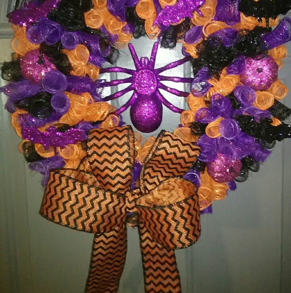14" Hand Made Halloween Seasonal Wreath - Picture 7 of 8